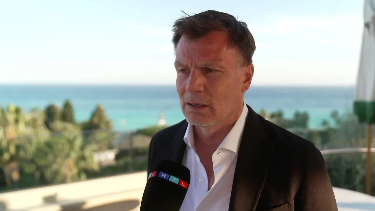 Thomas Helmer in Nizza beim RTL-Interview