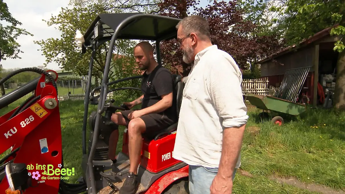 Dennis wagt sich an den Hoflader Erstmal antesten