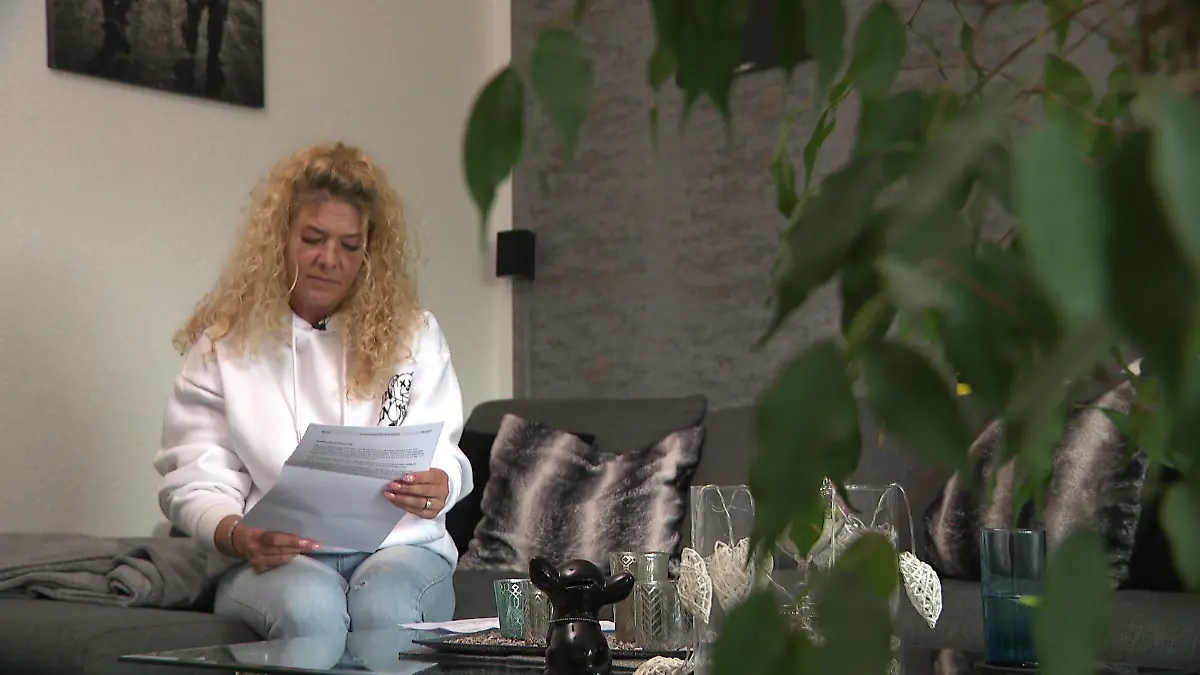 Für Mieterin Nina Behrens ist die Nebenkostenabrechnung eine Schreckensnachricht.