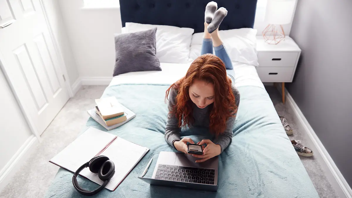 frau;zuhause;digitale medien;Bildverwendung nur mit Urhebervermerk: Monkey Business 2/Shotshop/picture alliance. Keine Exlusivverkäufe möglich. || Modellfreigabe vorhanden