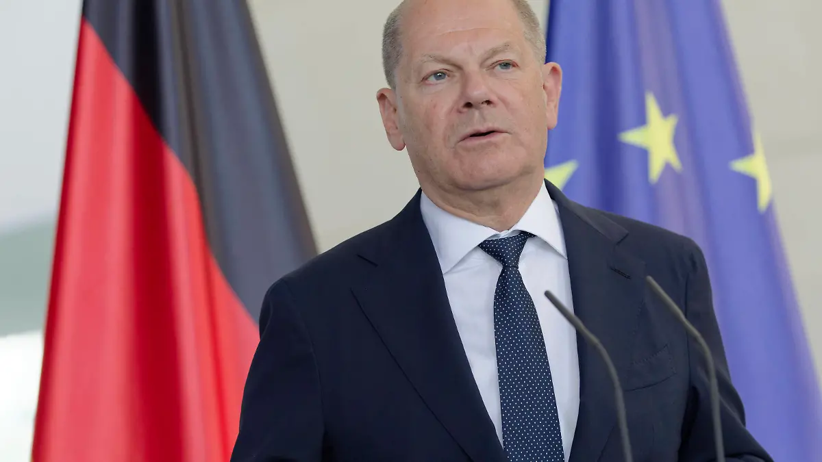 Olaf Scholz 2024-05-17 Deutschland, Berlin - Gemeinsame Pressekonferenz von Bundeskanzler Olaf Scholz SPD und der Staatspräsidentin der Republik Moldau. *** Olaf Scholz 2024 05 17 Germany, Berlin Joint press conference by Federal Chancellor Olaf Scholz SPD and the President of the Republic of Moldova