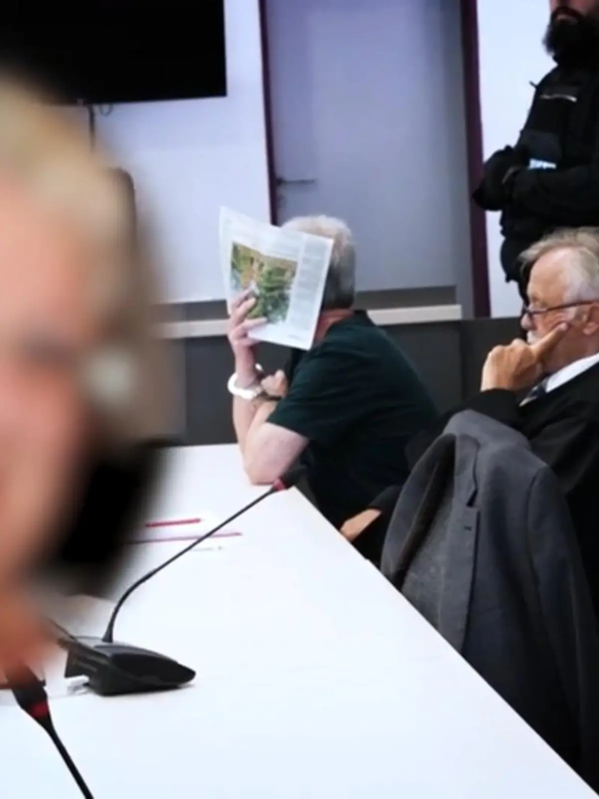 Hinterhältig vergiftet Andreas P. (58) seine Ehefrau Marlen (†63). Der Grund: Er will mit seiner Geliebten ein neues Leben beginnen. Beinahe wäre er davongekommen. Jetzt hat das Landesgericht Dessau entschieden: Andreas P. muss wegen Mordes lebenslang hinter Gitter.