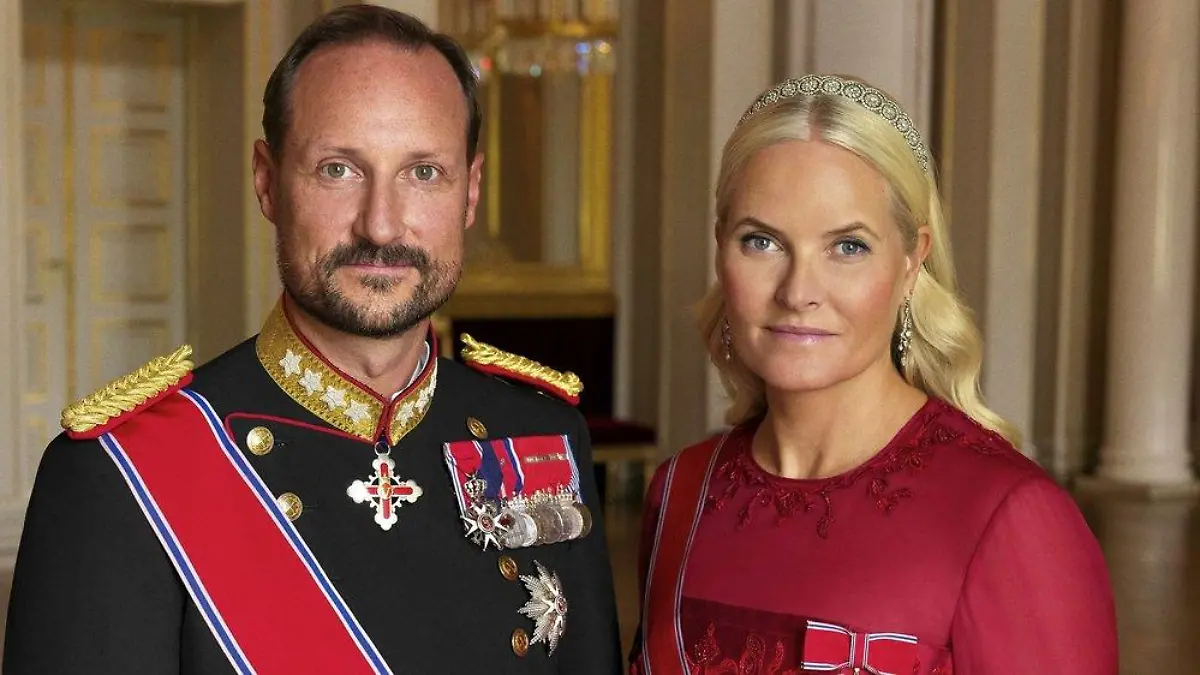 Königlich: Neues Porträt zeigt Kronprinzenpaar Haakon und Mette-Marit