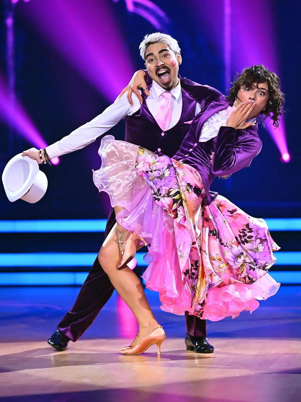 Tony Bauer und Anastasia Stan tanzen Quickstep.   

+++ Die Verwendung des sendungsbezogenen Materials ist nur mit dem Hinweis und Verlinkung auf RTL+ gestattet. +++