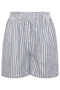 Shorts in Blau mit Streifen