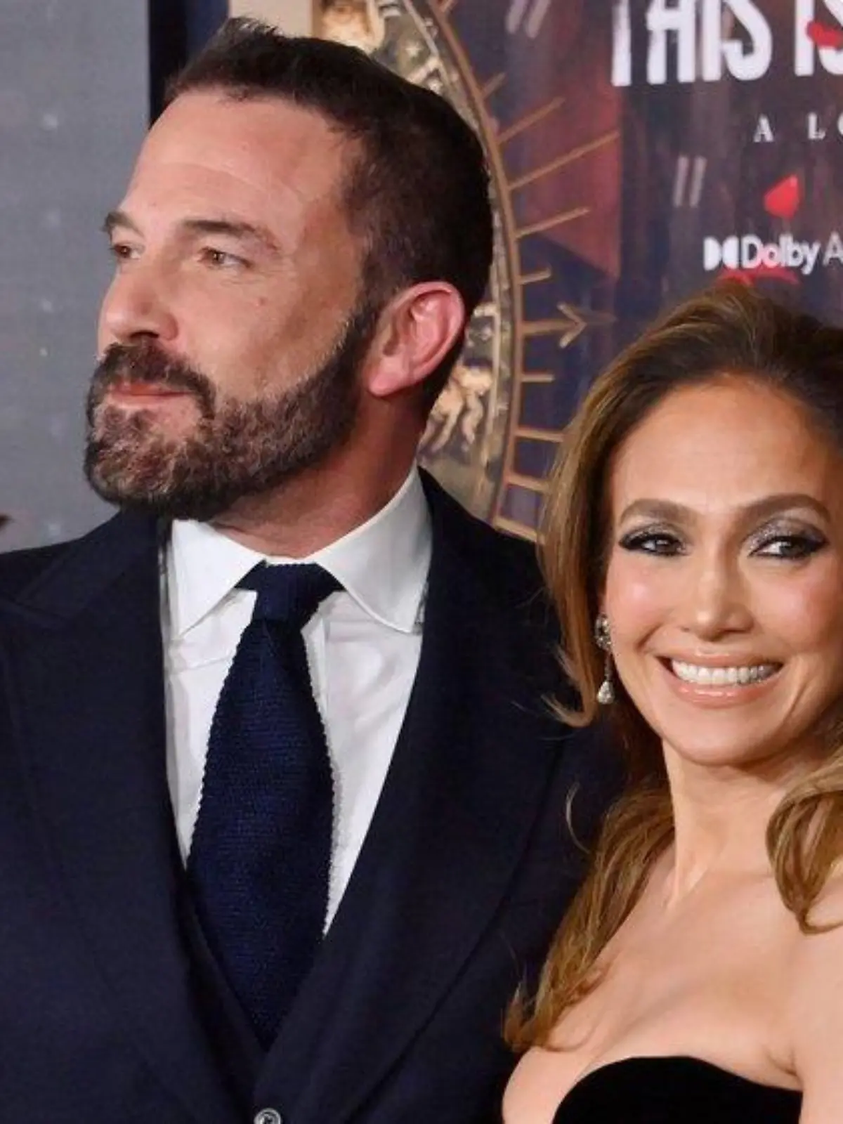 So half Ben Affleck Jennifer Lopez bei ihrer Rolle in "Atlas"