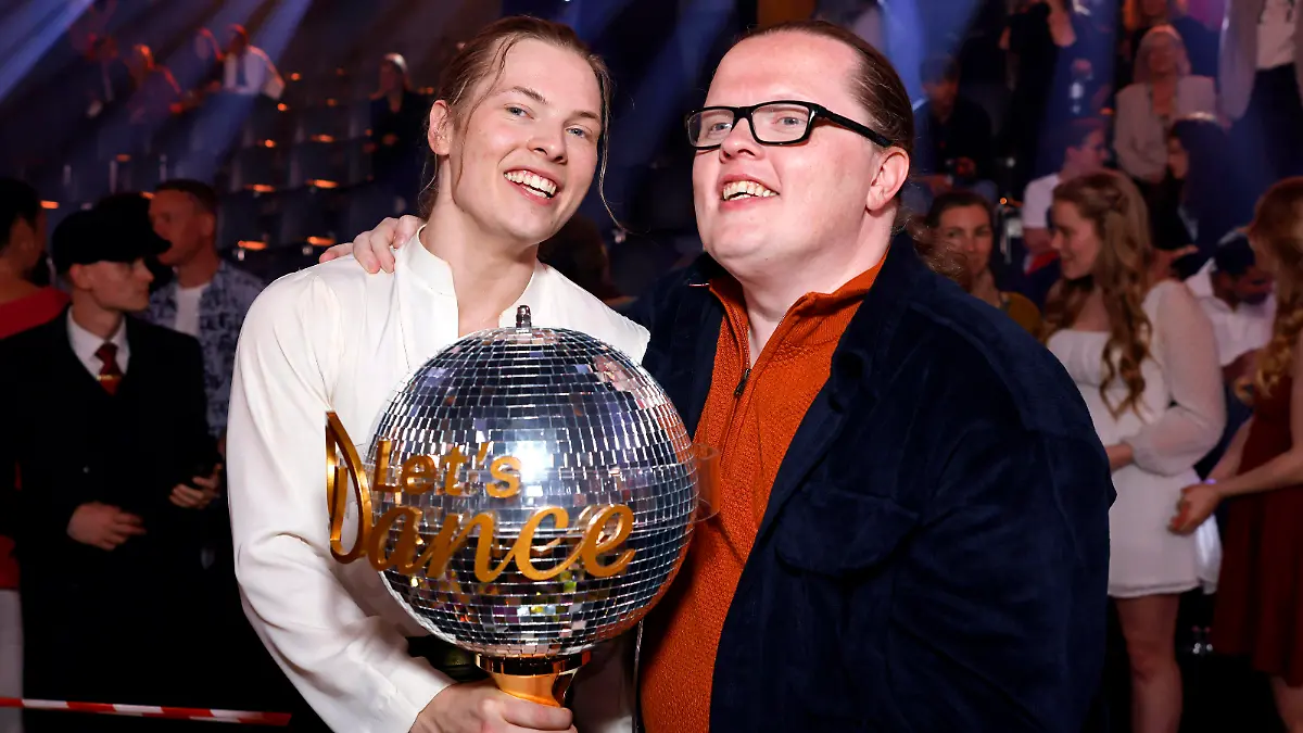 Sänger Gabriel Kelly und sein Vater Angelo Kelly