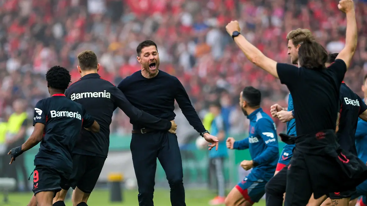 Xabi Alonso Bayer 04 Leverkusen, Trainer bejubelt das Tor zum 0:1 durch Granit Xhaka Bayer 04 Leverkusen, 34, GER, 1. FC Kaiserslautern vs. Bayer 04 Leverkusen, Fussball, 81. DFB Pokalfinale, Spielzeit 2023/2024, 25.05.2024. DFB REGULATIONS PROHIBIT ANY USE OF PHOTOGRAPHS AS IMAGE SEQUENCES AND/OR QUASI-VIDEO GER, 1. FC Kaiserslautern vs. Bayer 04 Leverkusen, Fussball, 81. DFB Pokalfinale, Spielzeit 2023/2024, 25.05.2024. Berlin *** Xabi Alonso Bayer 04 Leverkusen, Coach celebrates the goal to 0 1 by Granit Xhaka Bayer 04 Leverkusen, 34 , GER, 1 FC Kaiserslautern vs Bayer 04 Leverkusen, Football, 81 DFB Cup Final, Season 2023 2024, 25 05 2024 DFB REGULATES PROHIBIT ANY USE OF PHOTOGRAPHS AS IMAGE SEQUENCES AND OR QUASI VIDEO GER, 1 FC Kaiserslautern vs Bayer 04 Leverkusen, Football, 81 DFB Cup Final, Season 2023 2024, 25 05 2024 Berlin Copyright: xEibner-Pressefoto/FlorianxWieganx EP_FWD