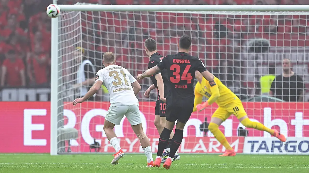 25.12.2023, Fussball, DFB Pokal, Finale, Saison 2023/2024, 1. FC Kaiserslautern - Bayer 04 Leverkusen, Granit Xhaka Bayer 04 Leverkusen erzielt das Tor zum 1:0. xRHR-FOTO/TKx *** 25 12 2023, Football, DFB Cup, Final, Season 2023 2024, 1 FC Kaiserslautern Bayer 04 Leverkusen, Granit Xhaka Bayer 04 Leverkusen scores the goal for 1 0 xRHR PHOTO TKx Copyright: RHR-FOTOx RHR-FOTO/TK