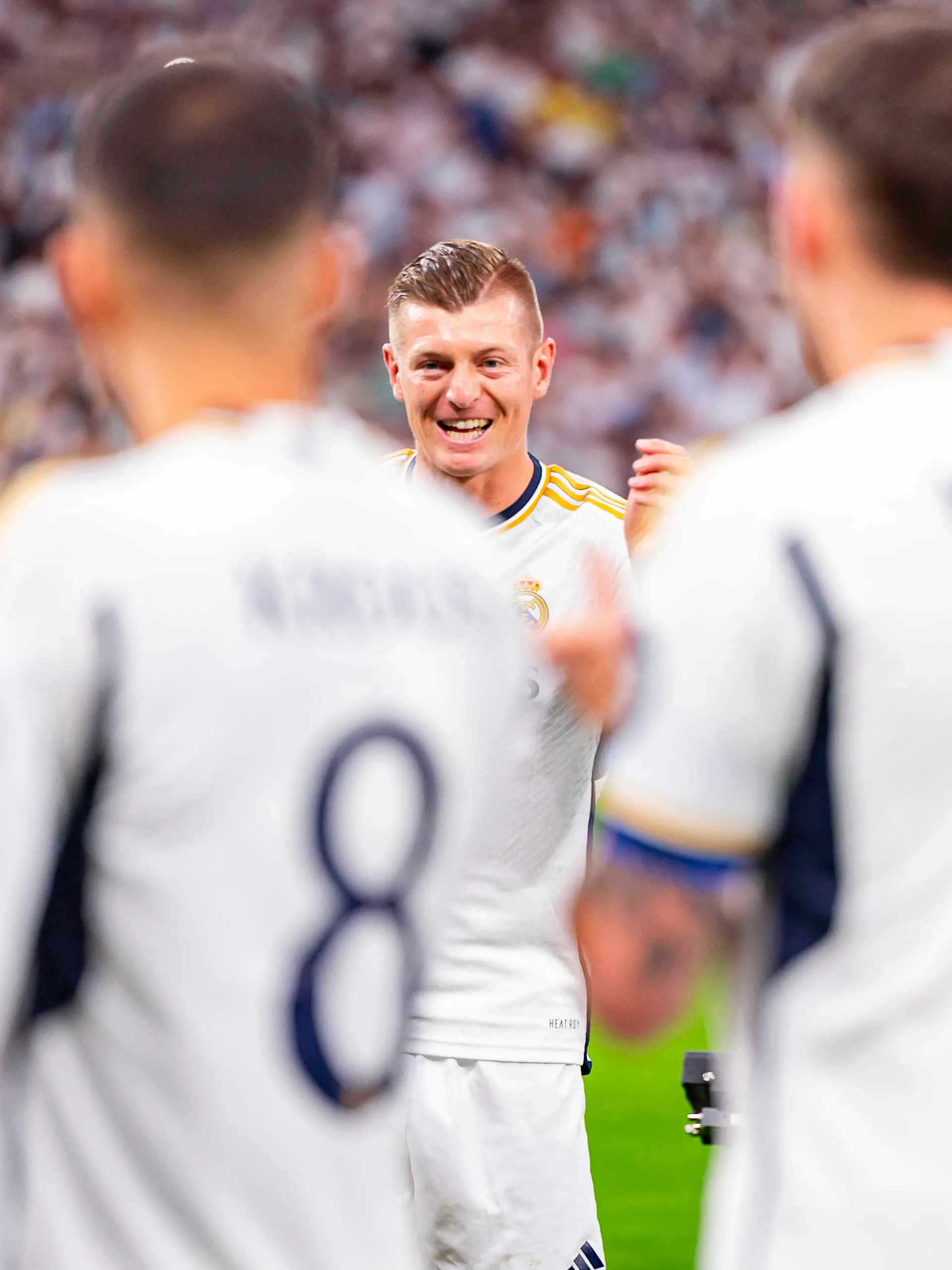 Real Madrid vs Real Betis - LaLiga EA Sports 2023/2024 Toni Kroos of Real Madrid C during the tribute of his teammates during the La Liga EA Sports 2023/24 football match between Real Madrid vs Real Betis at Estadio Santiago Bernabeu on May 25, 2024 in Madrid, Spain. Madrid Estadio Santiago Bernabeu Madrid Spain Copyright: xAlbertoxGardinx AGardin_20240525_football_liga_real_madrid_vs_real_betis_032