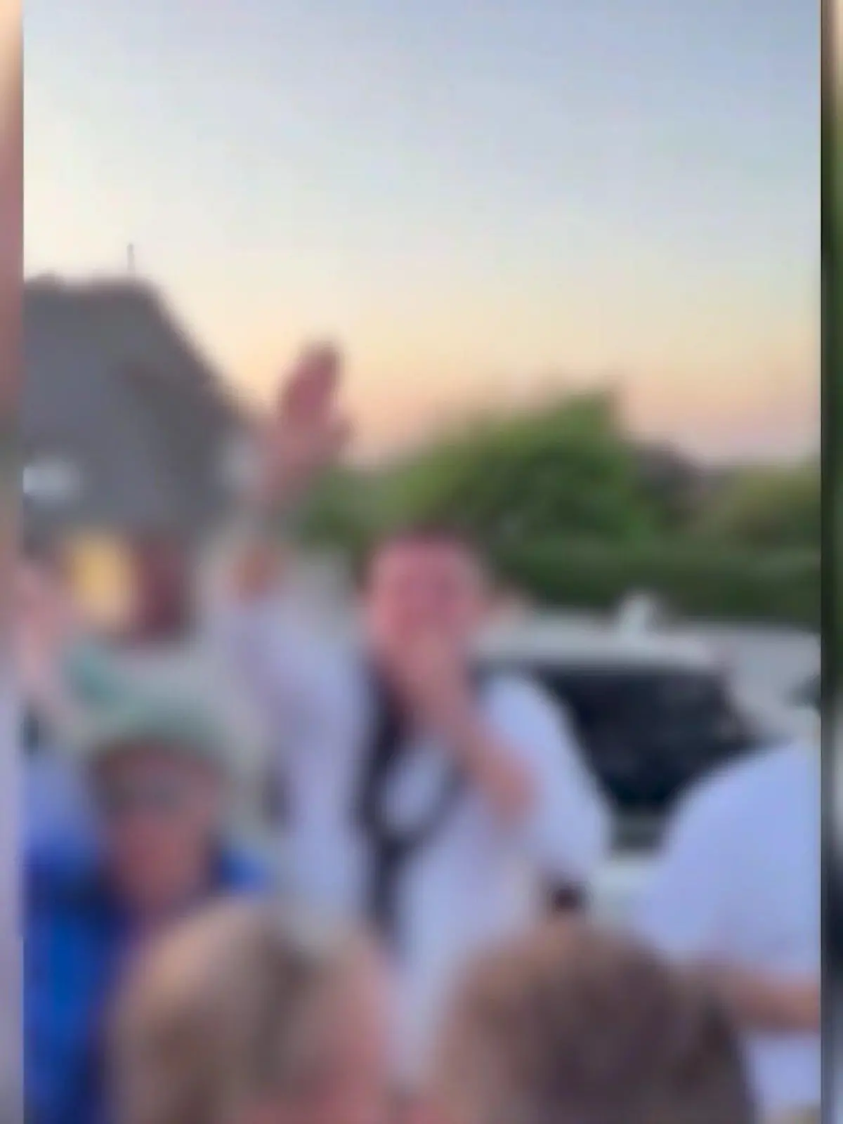 Erster Gast entschuldigt sich nach Nazi-Eklat.