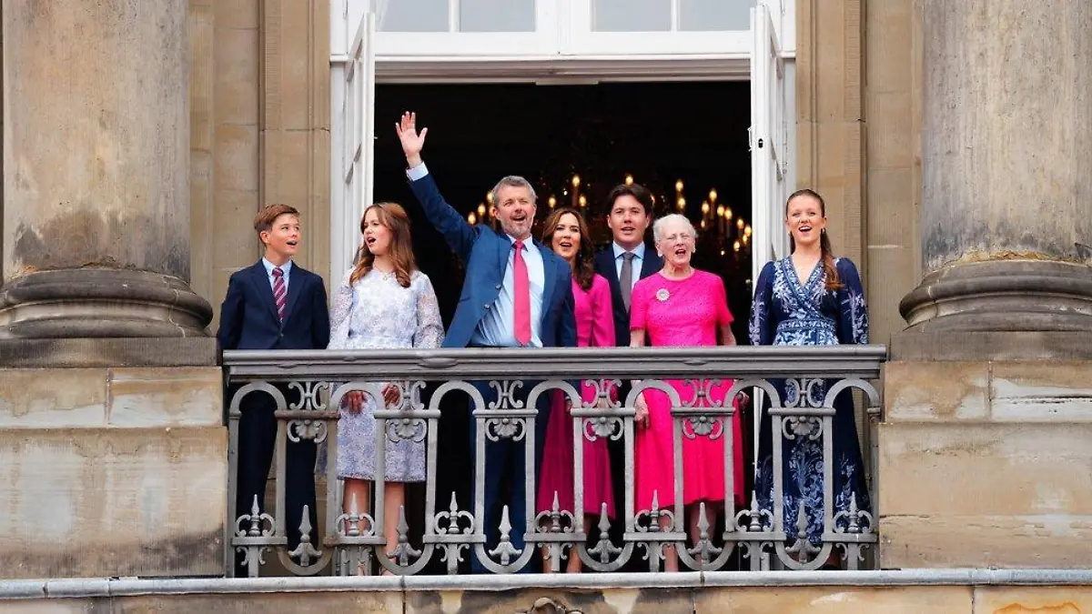 Zum Geburtstag: König Frederik und Familie zeigen sich auf Balkon