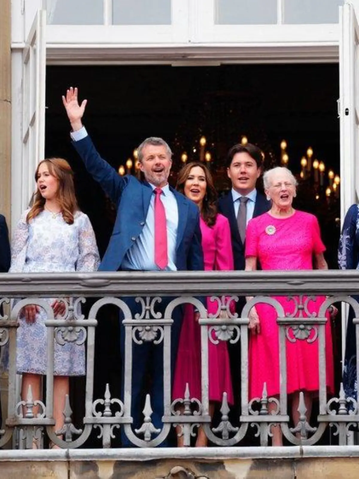 Zum Geburtstag: König Frederik und Familie zeigen sich auf Balkon