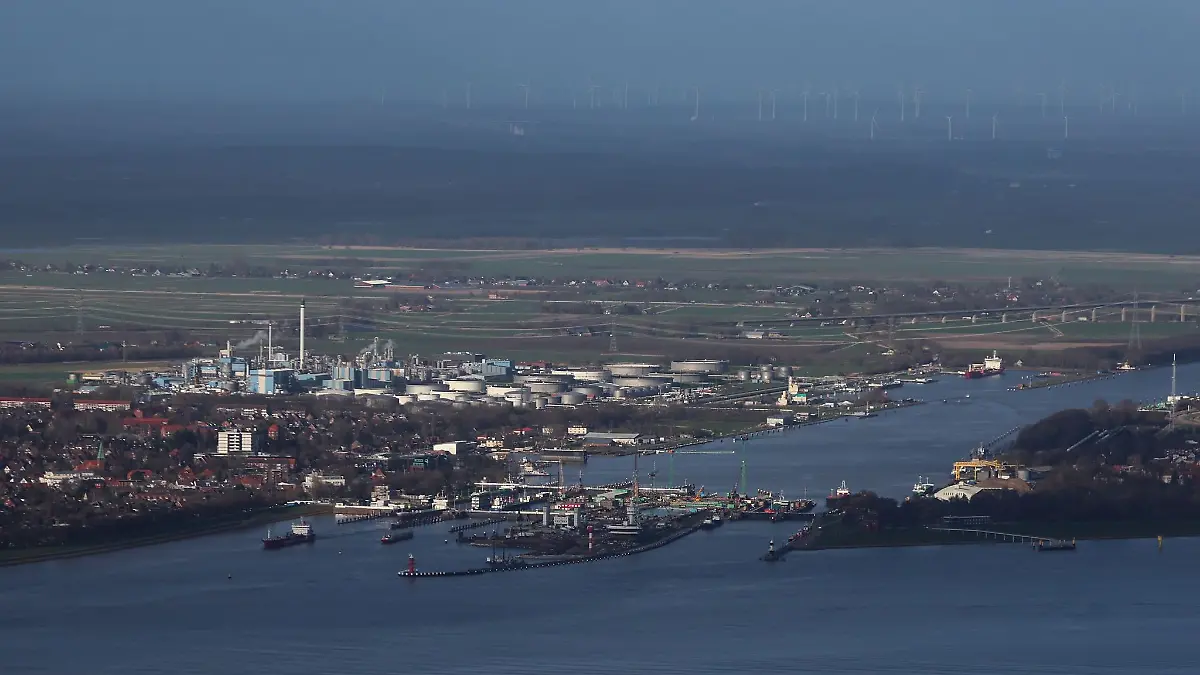 Die Schleuse zwischen Elbe und Nord-Ostsee-Kanal (NOK) in Brunsbüttel.