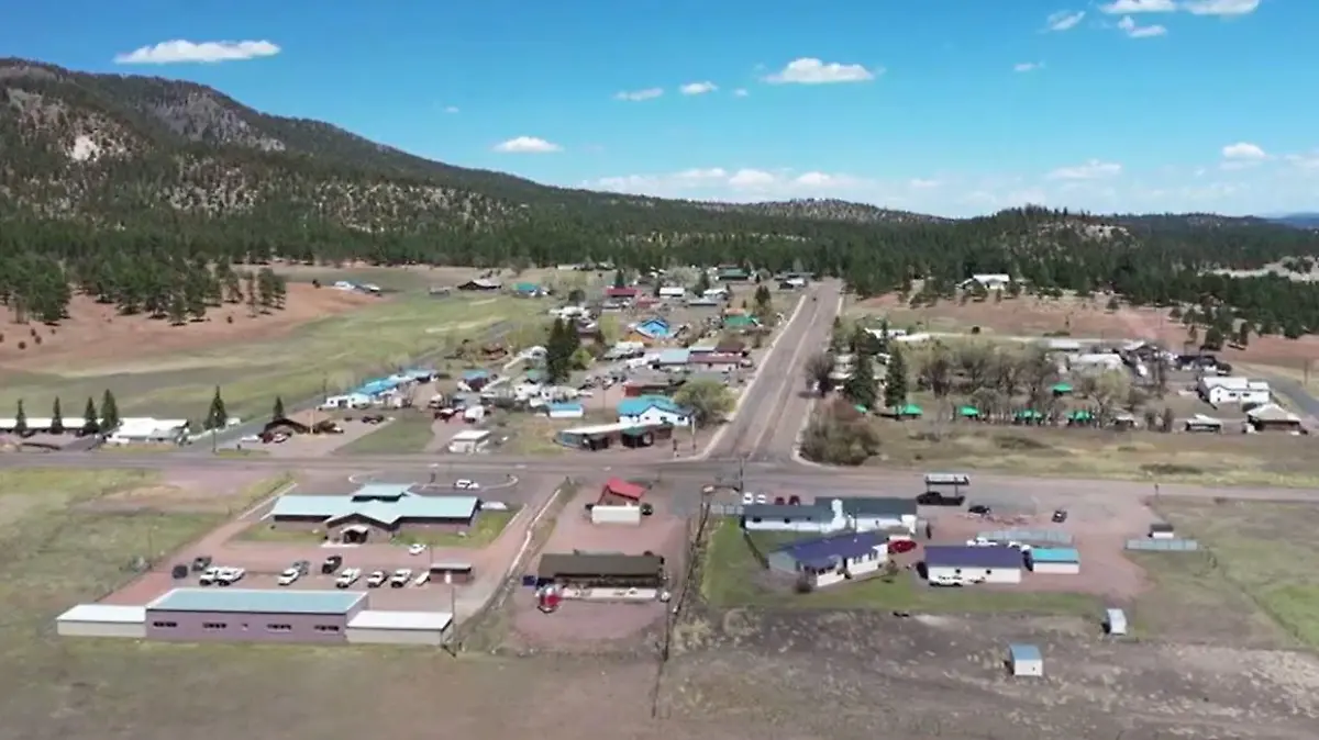 Im Ort Alpine nahe der Grenze zu New Mexico kommt es zu dem Bärenangriff. Das Dorf ist ein beliebtes Ausflugsziel für Jäger, Angler und Camper.