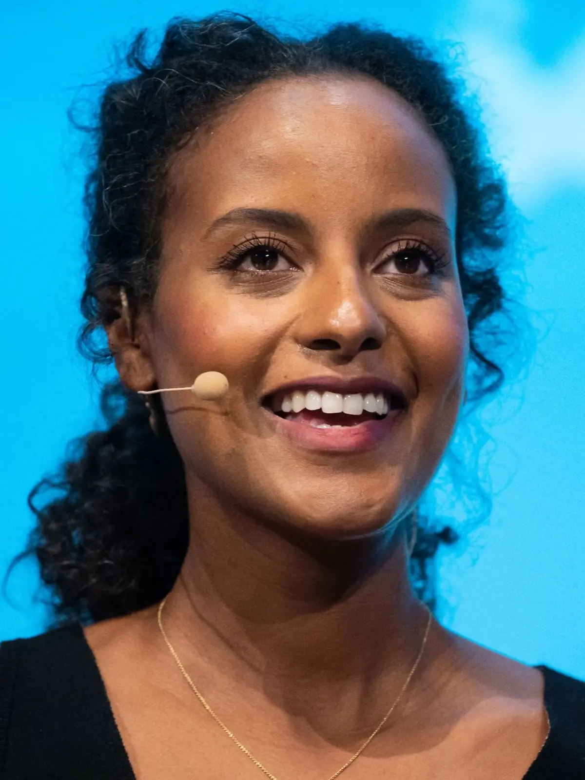 Sara Nuru, Model und Unternehmerin, steht beim Unternehmensgründer- und Investorentreffen Bits & Pretzels auf der Bühne.