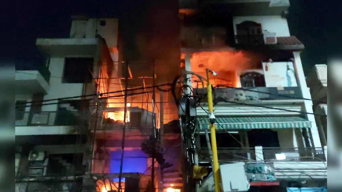 Tragisches Unglück in Delhi mit sechs toten Babys.