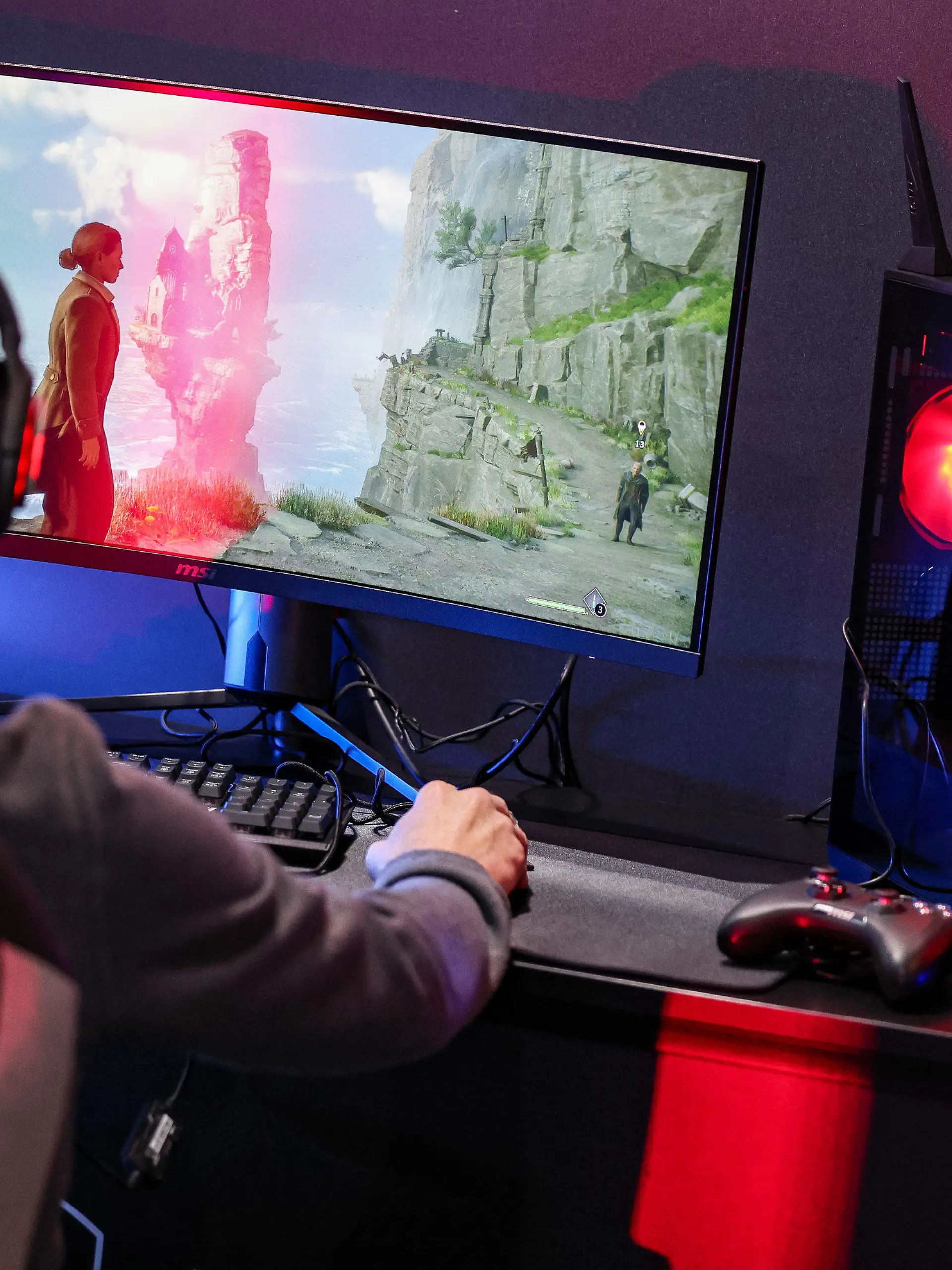 ARCHIV - 04.04.2024, Sachsen, Leipzig: Ein Mann richtet am Stand von msi, einem Anbieter von Gaming-Computern, einen Gamer-PC für das Gaming Festival ·Caggtus· ein.  (zu dpa: «Studie: Große Gaming-Unternehmen mit Umsatzplus - Probleme in Sicht») Foto: Jan Woitas/dpa +++ dpa-Bildfunk +++