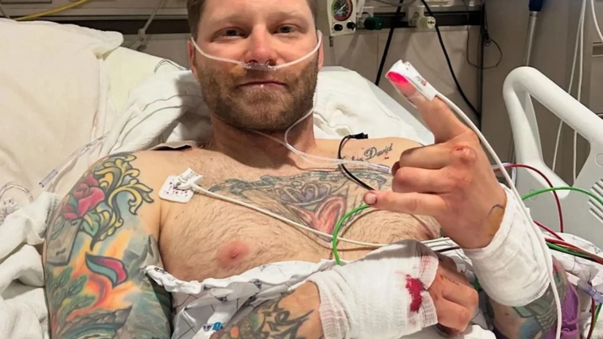Im Krankenhaus erholt sich der ehemalige Soldat von der Bärenattacke.
