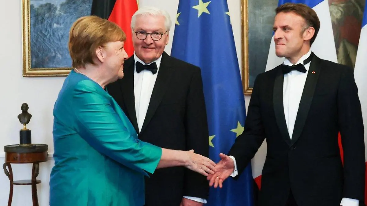 Herzliches Wiedersehen: Angela Merkel trifft die Macrons