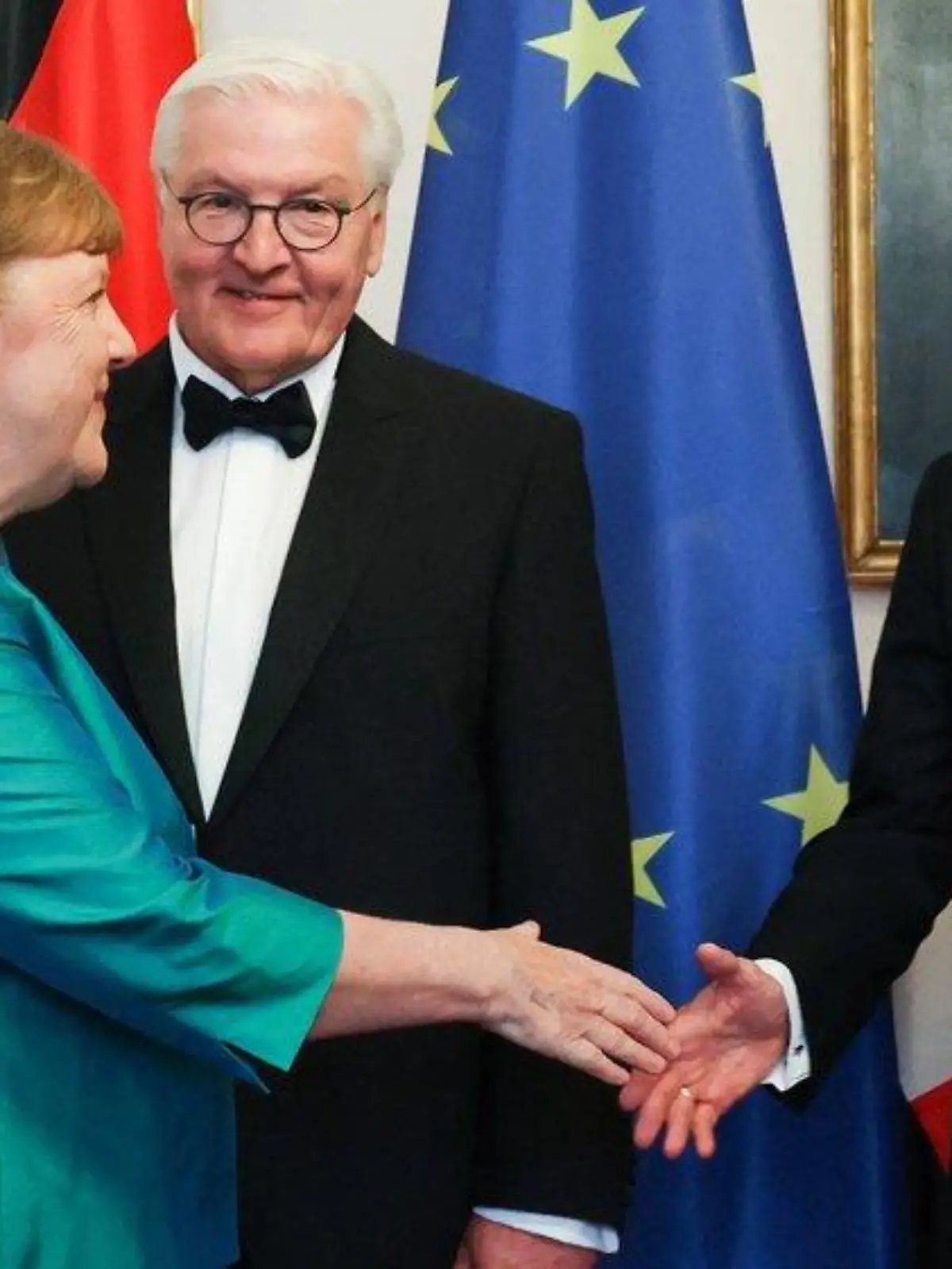 Herzliches Wiedersehen: Angela Merkel trifft die Macrons