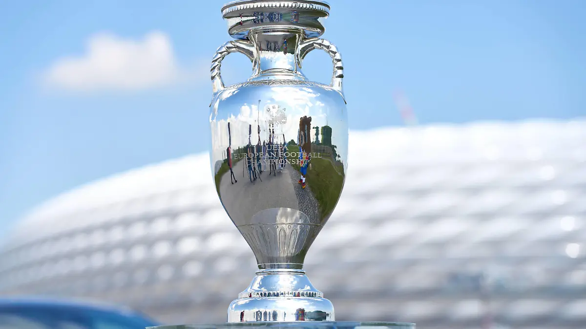 Munich, Bavaria, Germany - May 13, 2024: The winner s trophy of the European Football Championship, Henri Delaunay Cup of UEFA EURO, EM, Europameisterschaft,Fussball 2024 in front of the Allianz Arena in Munich *** Der Siegerpokal der Fußball Europameisterschaft, Henri-Delaunay-Pokal der UEFA EURO 2024 vor der Allianz Arena in München