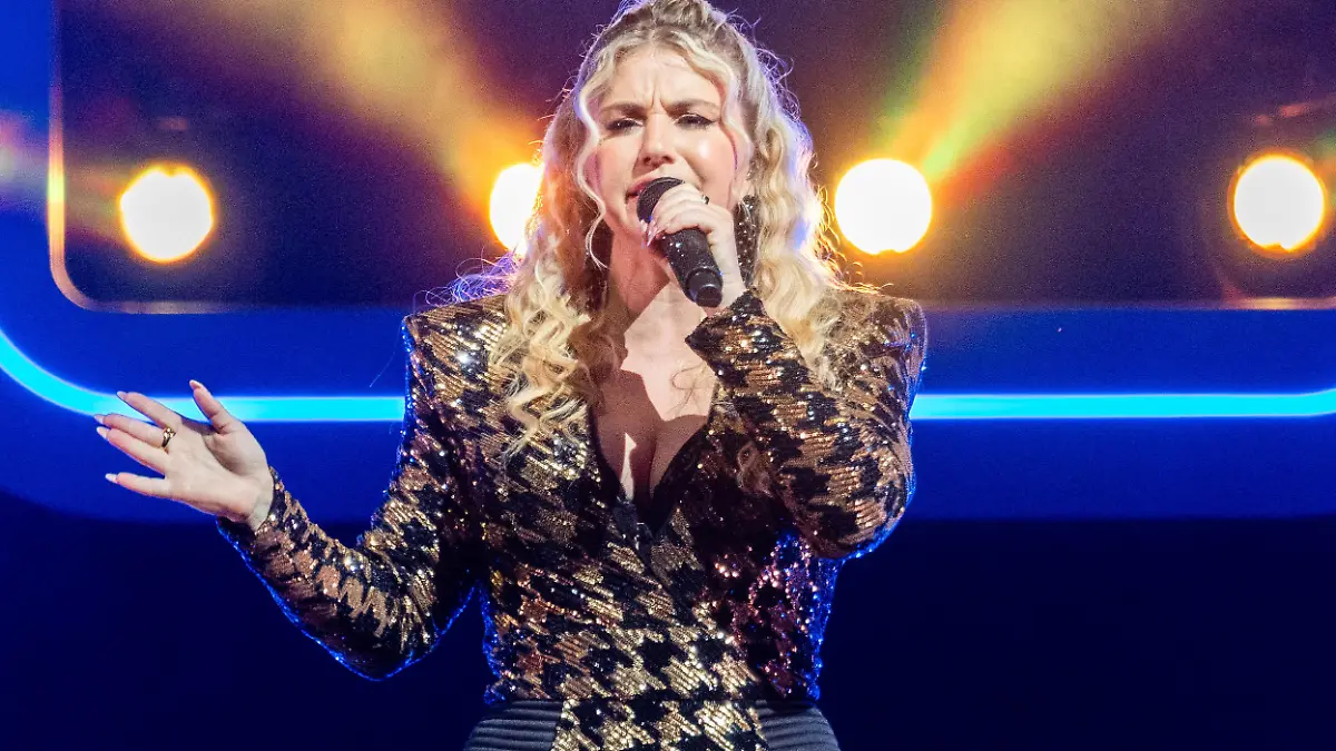 24.05.2024, GER, Kultur / Konzert / Musikshow, Beatrice Egli Volles Risiko XXL-Tour Beatrice Egli mit ihrem aktuellen Programm Volles Risiko XXL-Tour in der Erfurter Messehalle 99094 Erfurt Messe / Messehalle / Kongresshalle / Eventhalle Thüringen Deutschland *** 24 05 2024, GER, Culture concert music show, Beatrice Egli Volles Risiko XXL Tour Beatrice Egli with her current program Volles Risiko XXL Tour in the Erfurt Messehalle 99094 Erfurt Messe Messehalle Kongresshalle Eventhalle Thüringen Germany