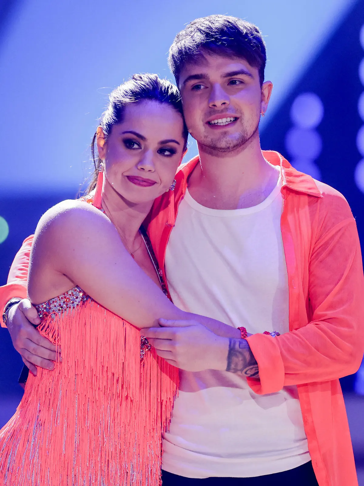 22.04.2022, Nordrhein-Westfalen, Köln: Mike Singer, Sänger, und Christina Luft, Profitänzerin, stehen in der RTL-Tanzshow «Let's Dance» im Coloneum zusammen. Das Paar scheidet aus. Foto: Rolf Vennenbernd/dpa +++ dpa-Bildfunk +++