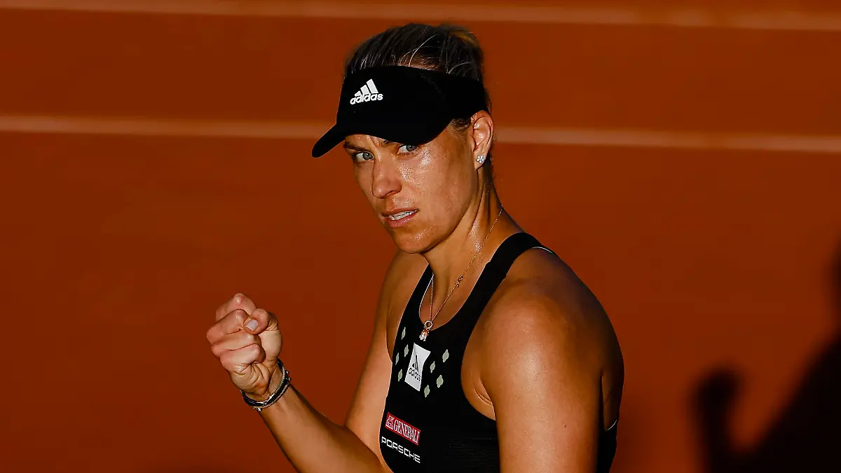 Tennis: Grand Slam/WTA-Tour - French Open, Einzel, Damen, 1. Runde, Kerber (Deutschland) - Frech (Polen). Angelique Kerber ballt die Faust.