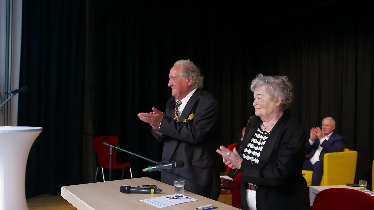 Ivar Buterfas-Frankenthal und seine Frau Dagmar bei ihrem Vortrag in der Tornescher Schule.