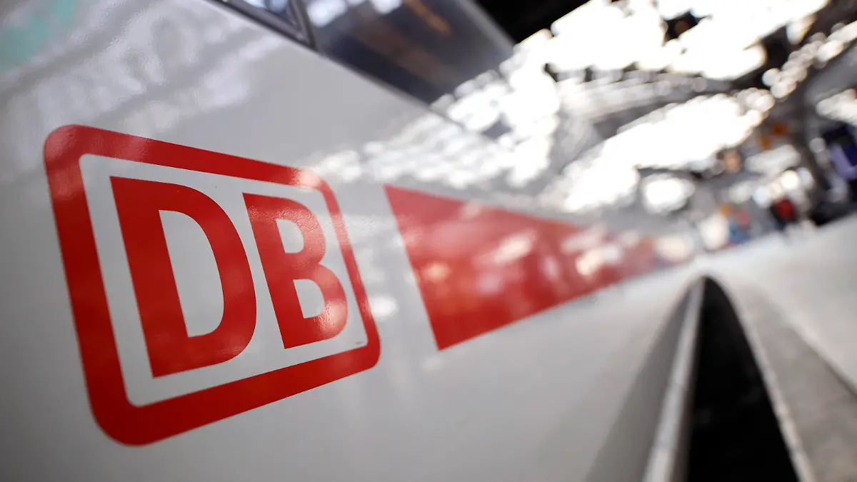 Preiserhöhungen im Bord-Bistro der Deutschen Bahn haben große Diskussionen unter den Kunden ausgelöst. Im Bild ein ICE, wie er ein DB-Bordbistro enthält, am Kölner Hauptbahnhof. Themenbild, Symbolbild Köln, 02.05.2021 *** Price increases at Deutsche Bahns on-board bistro have sparked major discussions among customers Pictured is an ICE train, as it contains a DB on-board bistro, at Cologne Central Station Topic Image, Symbol Image Cologne, 02 05 2021 Foto:xC.xHardtx/xFuturexImage