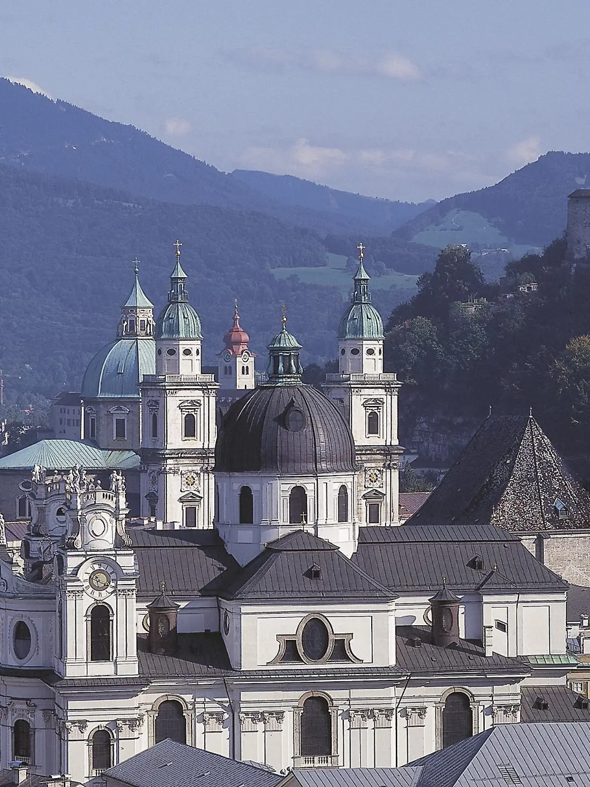 Stadtansicht von Salzburg mit dem Dom.