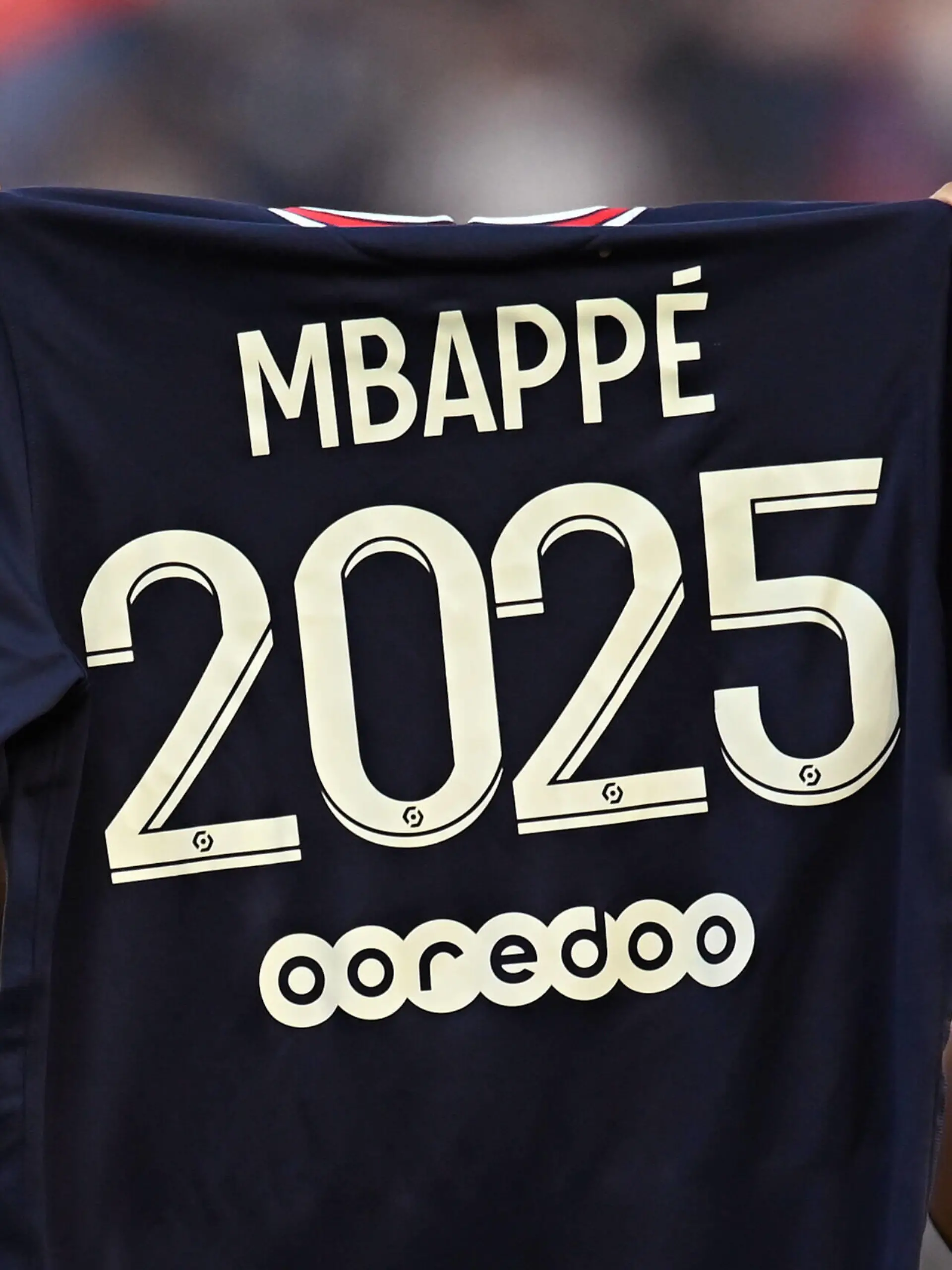  Kylian Mbappe with the president Nasser announces that he will stay at PSG during the match between PSG and FC Metz at the Parc des Princes in Paris on May 21, 2022. PUBLICATIONxINxGERxSUIxAUTxONLY JulienxMattiax/xLexPictorium LePictorium_0263435