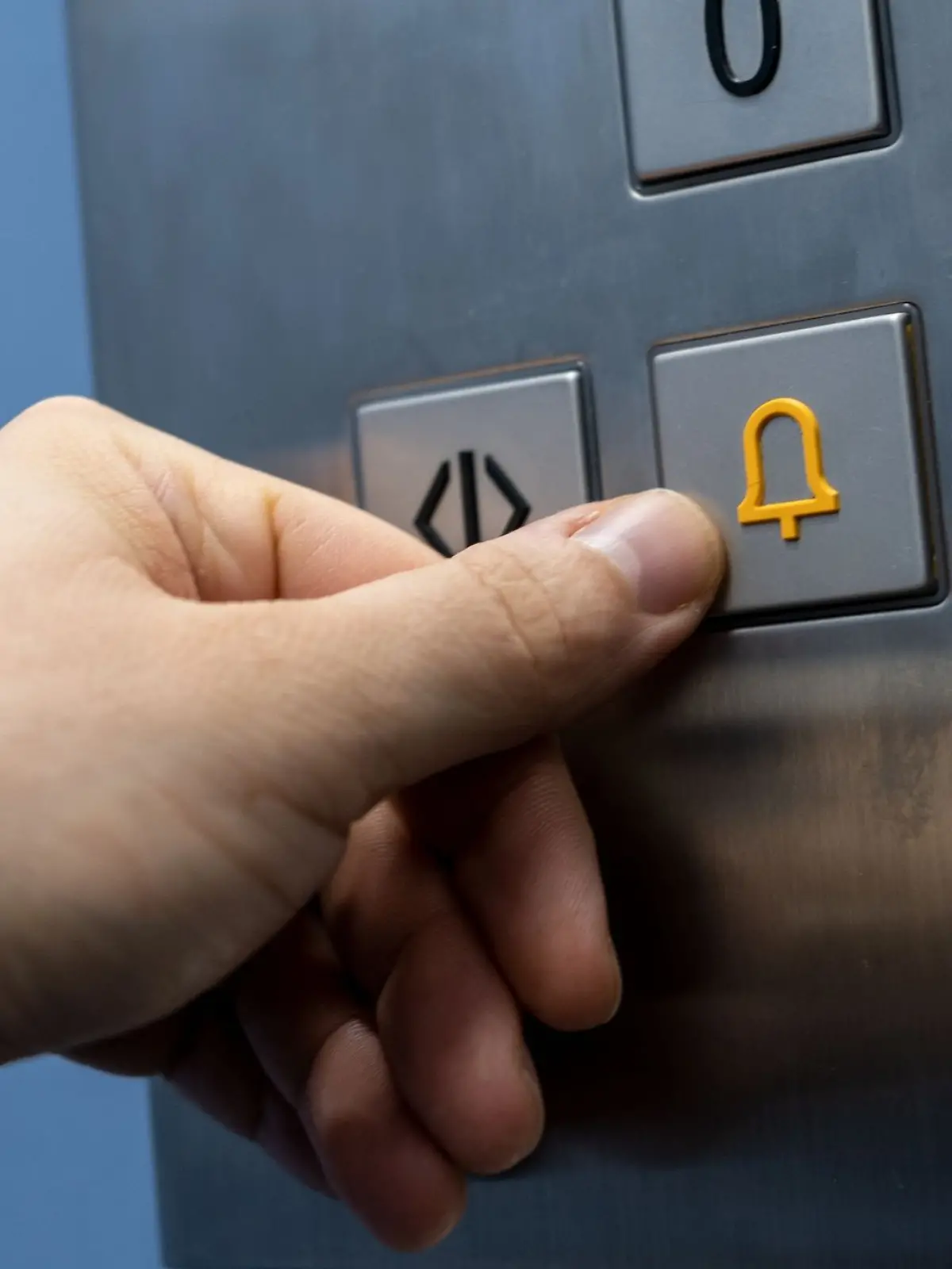 Bild zu: "Rentner (†75) klettert in Aufzugsschacht, dann setzt sich der Lift in Bewegung"