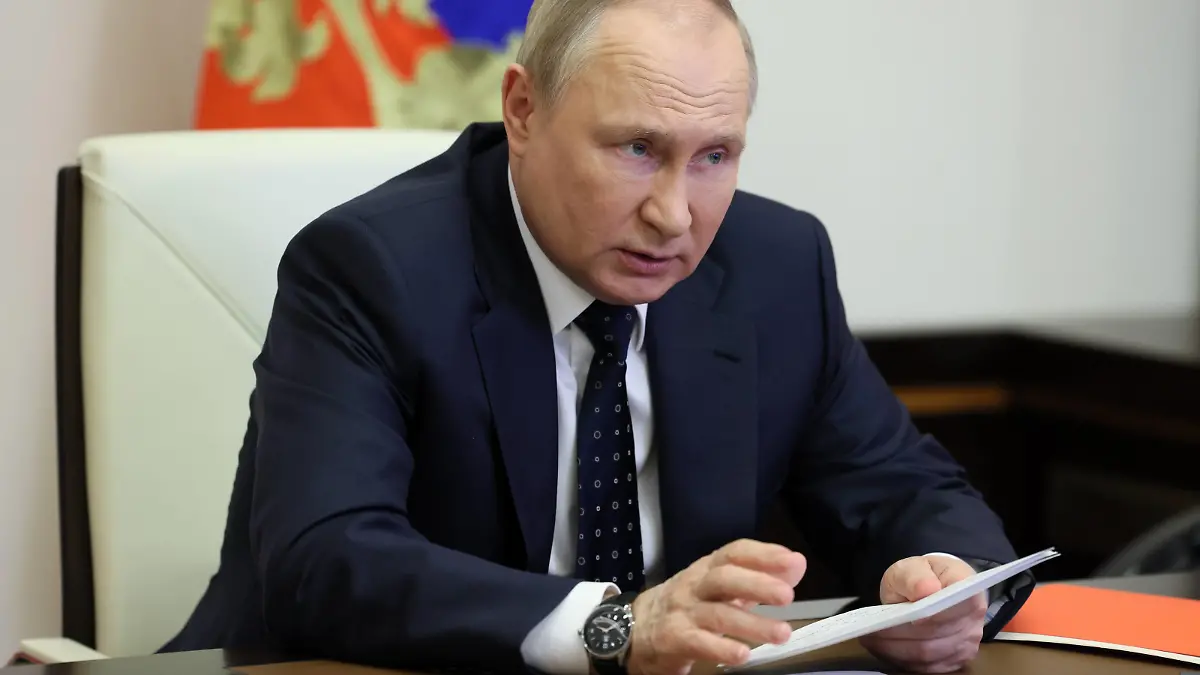  Russia Putin Security Council 8195544 20.05.2022 Russian President Vladimir Putin chairs a meeting with members of the Security Council via teleconference call at the Novo-Ogaryovo state residence outside Moscow, Russia. Mikhail Metzel / Sputnik Novo-Ogaryovo Moscow region Russia PUBLICATIONxINxGERxSUIxAUTxONLY Copyright: xMikhailxMetzelx