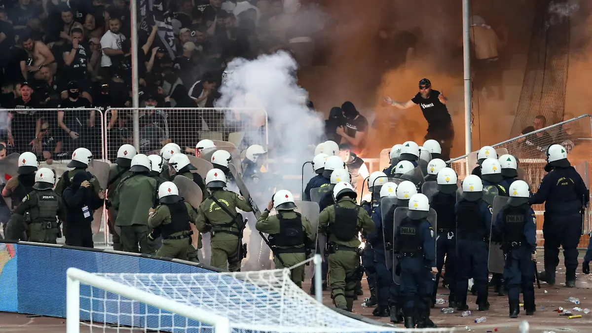 May 21, 2022, Athens, Greece: Fans clash with police during the Greek Cup Final soccer match between Panathinaikos and PAOK at the Olympic stadium in Athens, (Credit Image: Â© Eurokinissi via ZUMA Press Wire