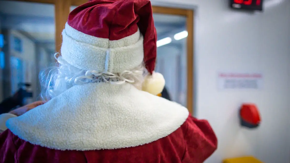 Weihnachtsmann schlägt Kind (4) mit Rute ins Gesicht