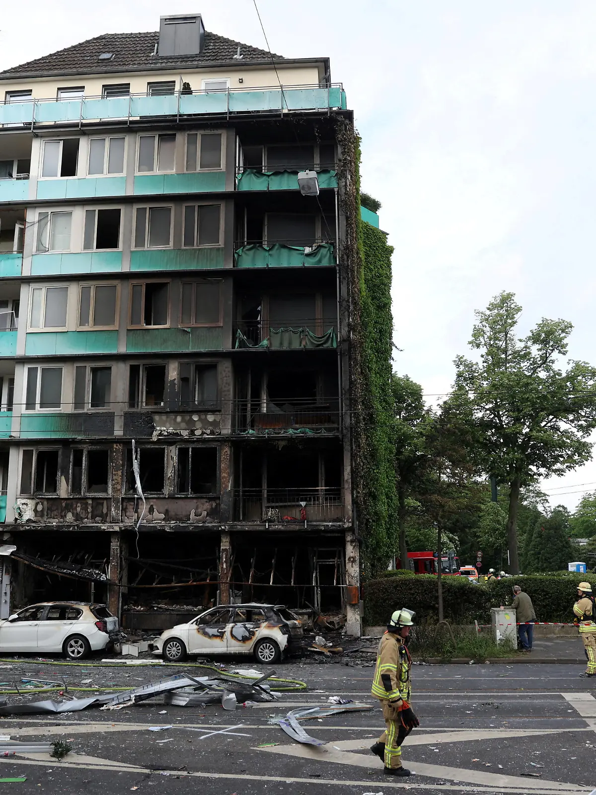 A general view shows the scene after an overnight explosion inside a kiosk killed three people and injured sixteen others in the western German city of Duesseldorf, Germany, May 16, 2024.    REUTERS/Thilo Schmuelgen      TPX IMAGES OF THE DAY