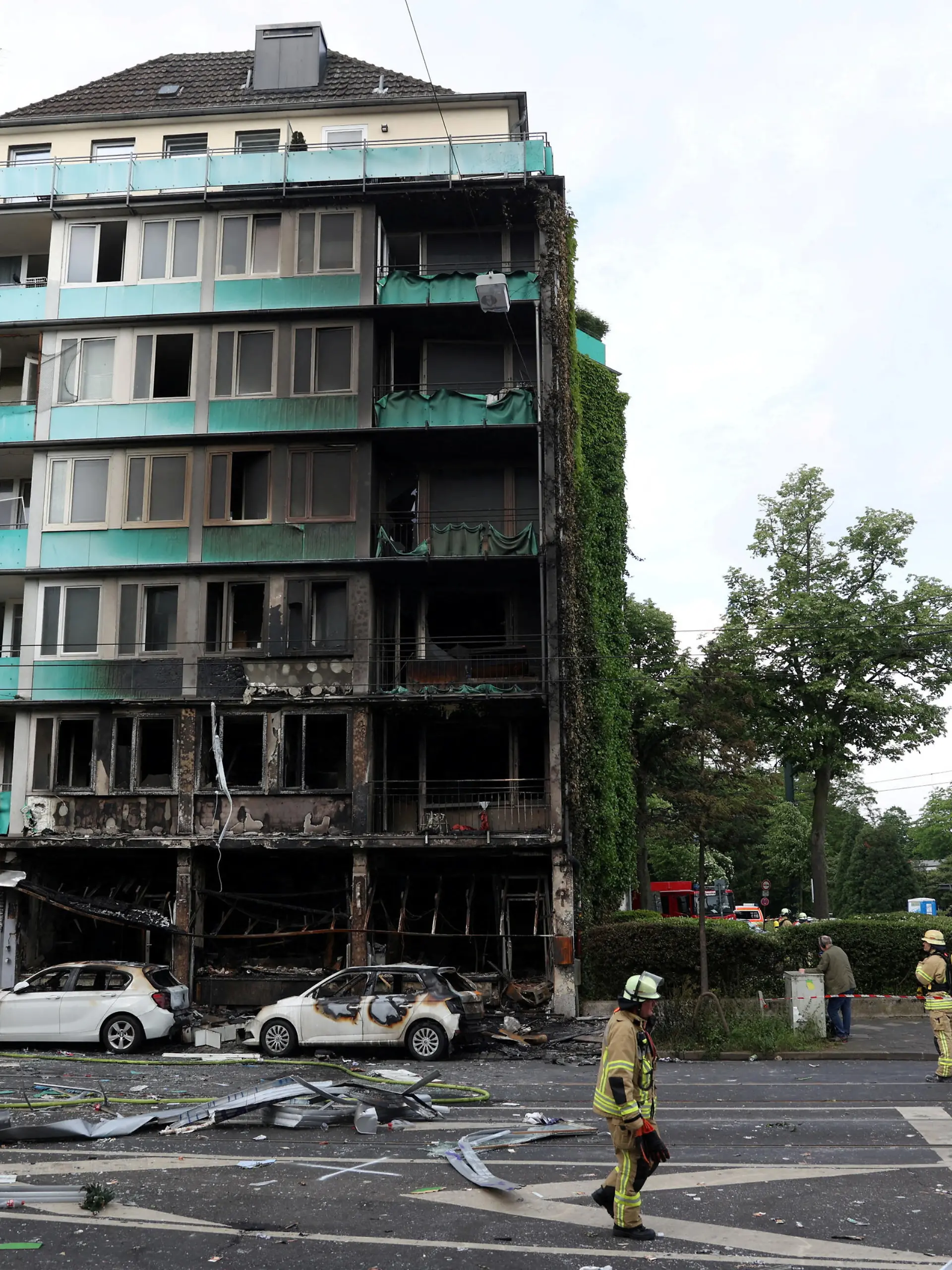 A general view shows the scene after an overnight explosion inside a kiosk killed three people and injured sixteen others in the western German city of Duesseldorf, Germany, May 16, 2024.    REUTERS/Thilo Schmuelgen      TPX IMAGES OF THE DAY