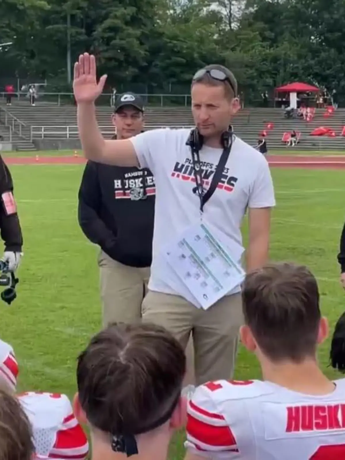 Johannes Liebnau während der Ansprache an seine Spieler.