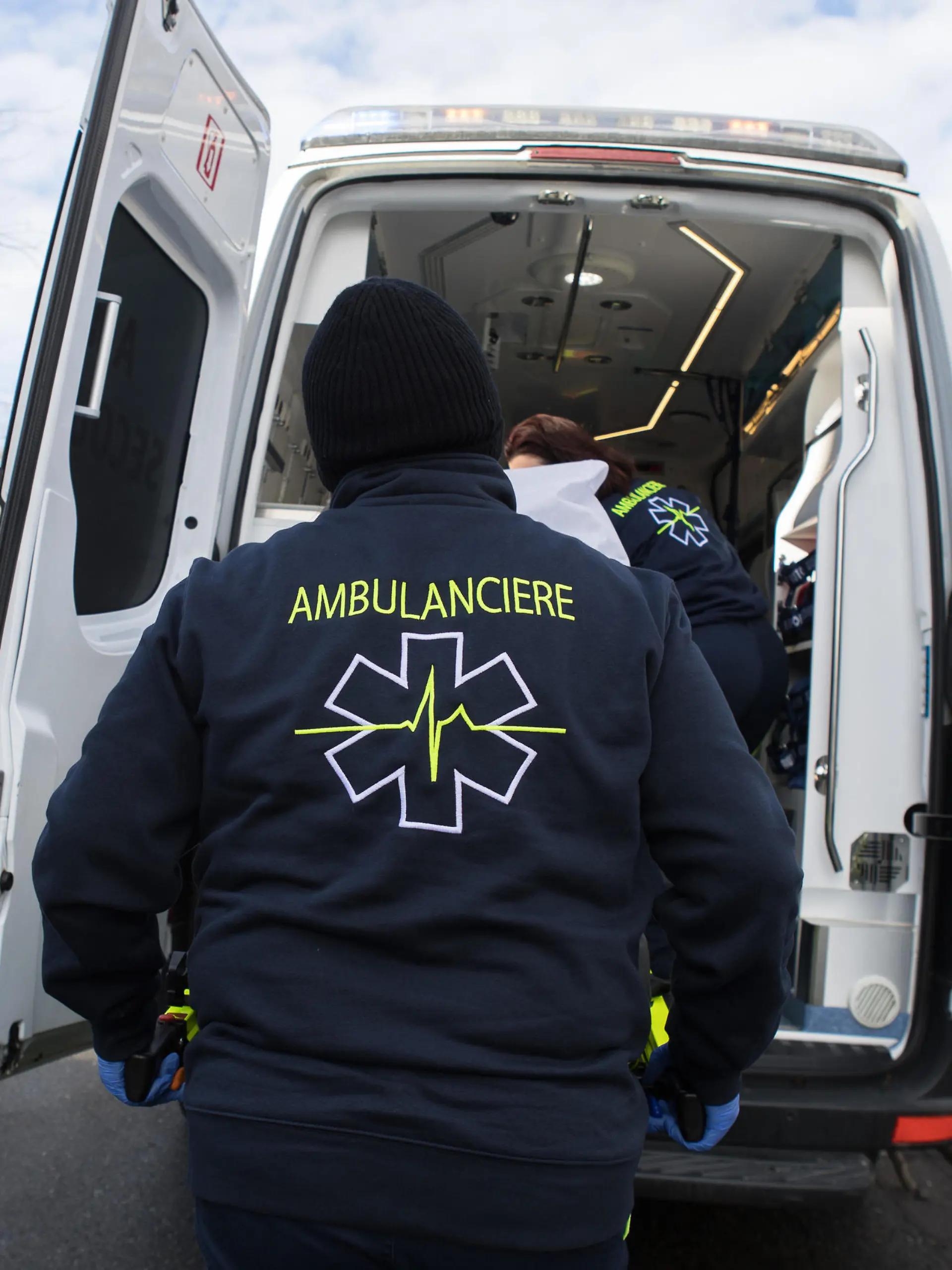 France, Blagnac, 18-01-2024. Paramedics evacuate an elderly person from the Residence de Vinci nursing home of the Domus Vi group in the suburbs of Toulouse in Haute-Garonne. Early in the morning, a fire broke out on the 3rd and last floor of the building, residents were evacuated after inhaling the smoke. France, Blagnac, 18-01-2024. Des ambulancieres evacuent une personne agee de l Ehpad Residence de Vinci du groupe Domus Vi dans la banlieue de Toulouse en Haute-Garonne. En tout debut de matinee, un feu incendie cest declare au 3e et dernier etage du batiment, des residents ont ete evacues apres avoir inhale les fumees.