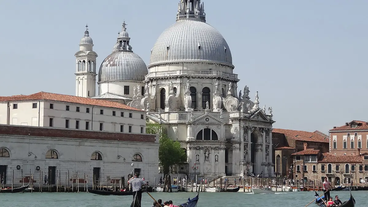 Sightseeing per Gondel: Die Eintrittsgebühr für Tagestouristen in Venedig beträgt fünf Euro und gilt 2024 an zunächst 29 Tagen.
