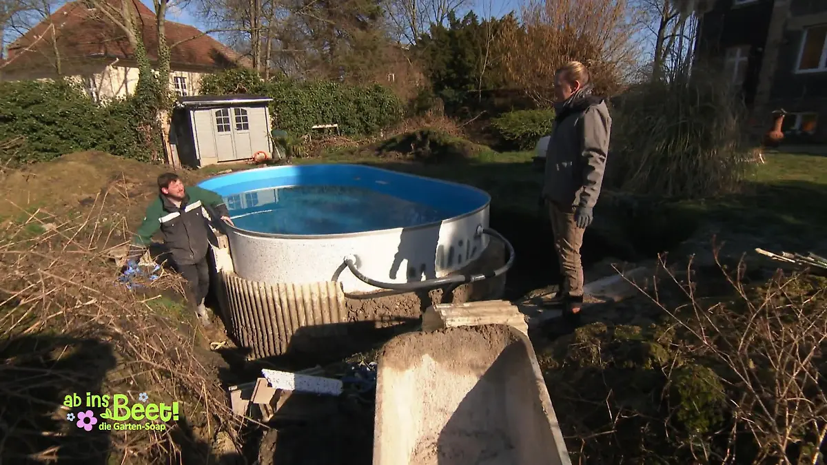 Um den Pool herum soll eine Terrasse entstehen Mission von Niko und Andy