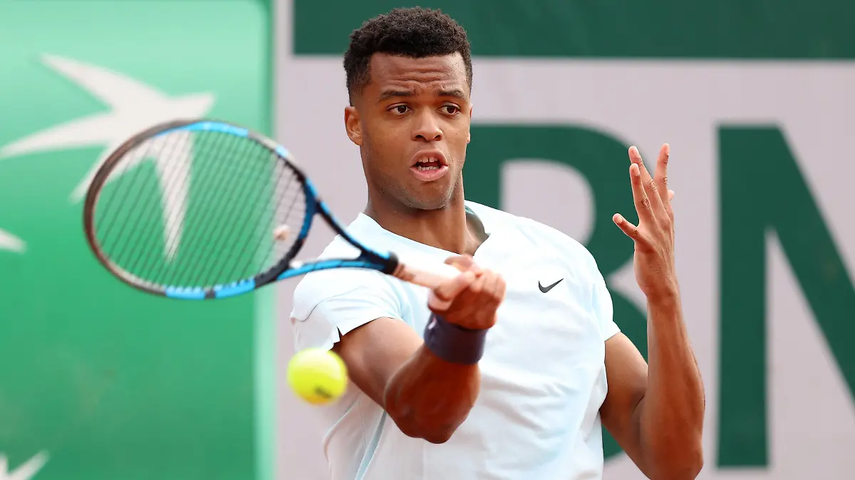 PARIS, FRANCE - MAY 28: Giovanni Mpetshi Perricard of France plays a forehand against David Goffin of Belgium in the Men's Singles first round match on Day Three of the 2024 French Open at Roland Garros on May 28, 2024 in Paris, France. (Photo by Clive Brunskill/Getty Images)