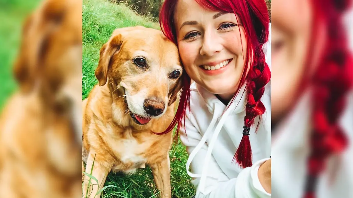 Hündin Sasha und Frauchen Megan auf der Wiese