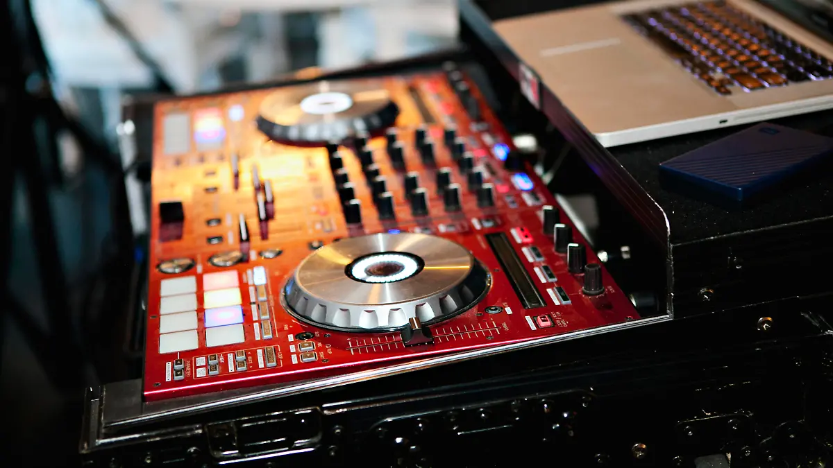 Sleek DJ mixer with glowing lights ready for music mixing. Palm Springs, California, United States R_XPKR240426G-1413049-01