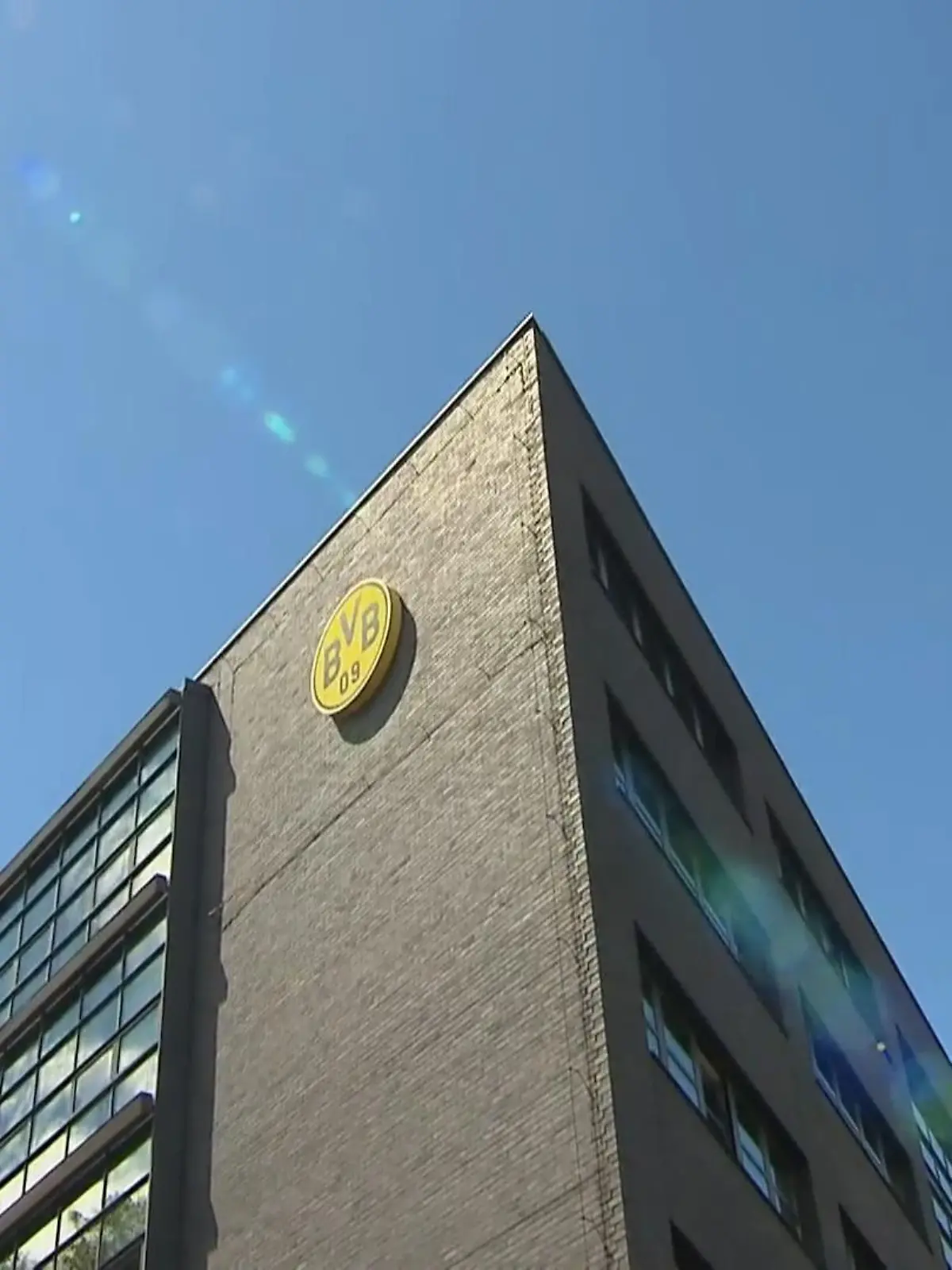 Bild zu: "BVB und Rheinmetall schließen Vertrag"