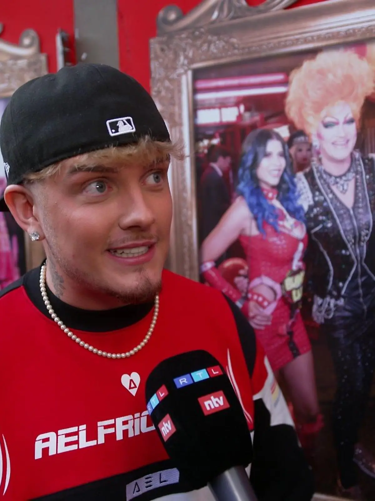 Im Clinch mit Kim Virginia? Twenty4Tim selbst versteht die Welt nicht mehr.