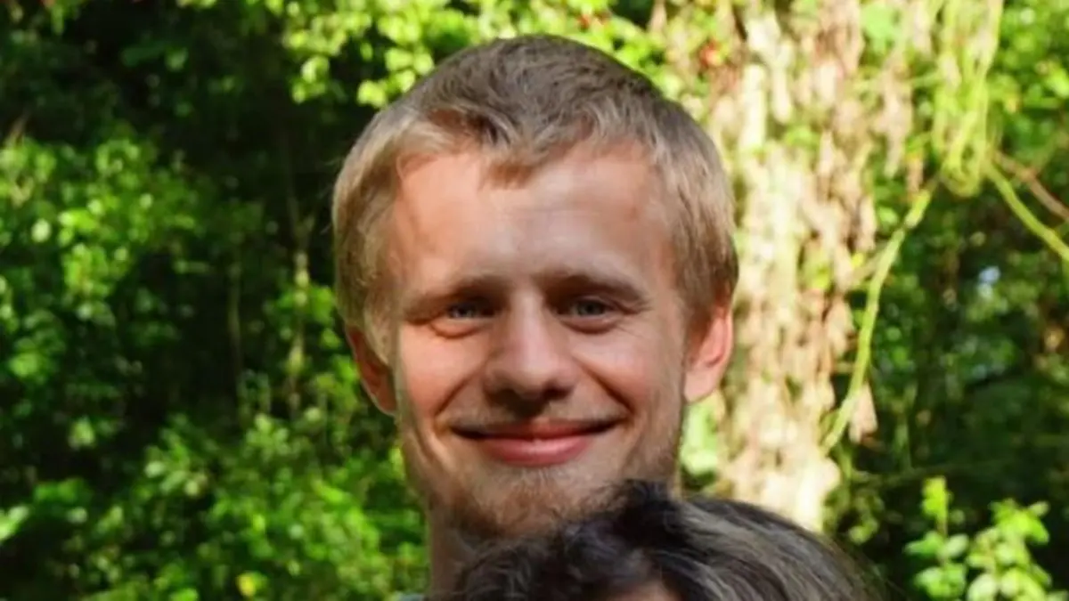 Die Polizei fahndet nach Kiefer S. (29). Der Mann soll seine eigene Tochter entführt haben.