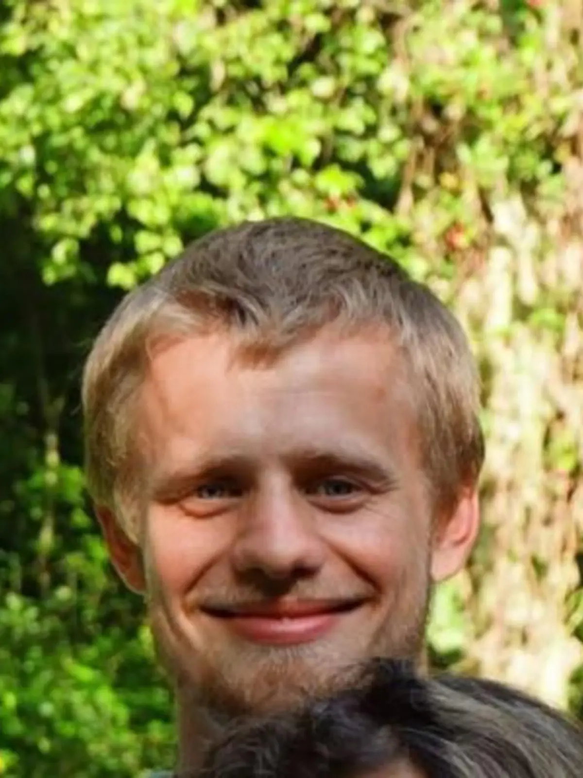 Die Polizei fahndet nach Kiefer S. (29). Der Mann soll seine eigene Tochter entführt haben.